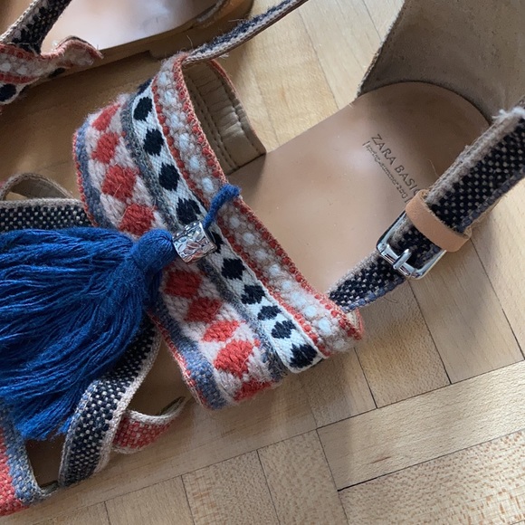 Zara tan/brown leather strappy blue tassel flat sandals, women’s EUR 37 / US 6.5 - Picture 5 of 13